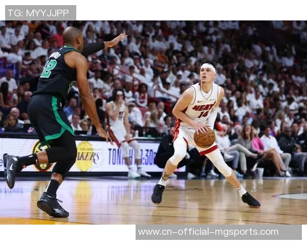 巴尔瑙尔戴拿模迎战汤姆斯基争夺联赛关键三分的激烈对决